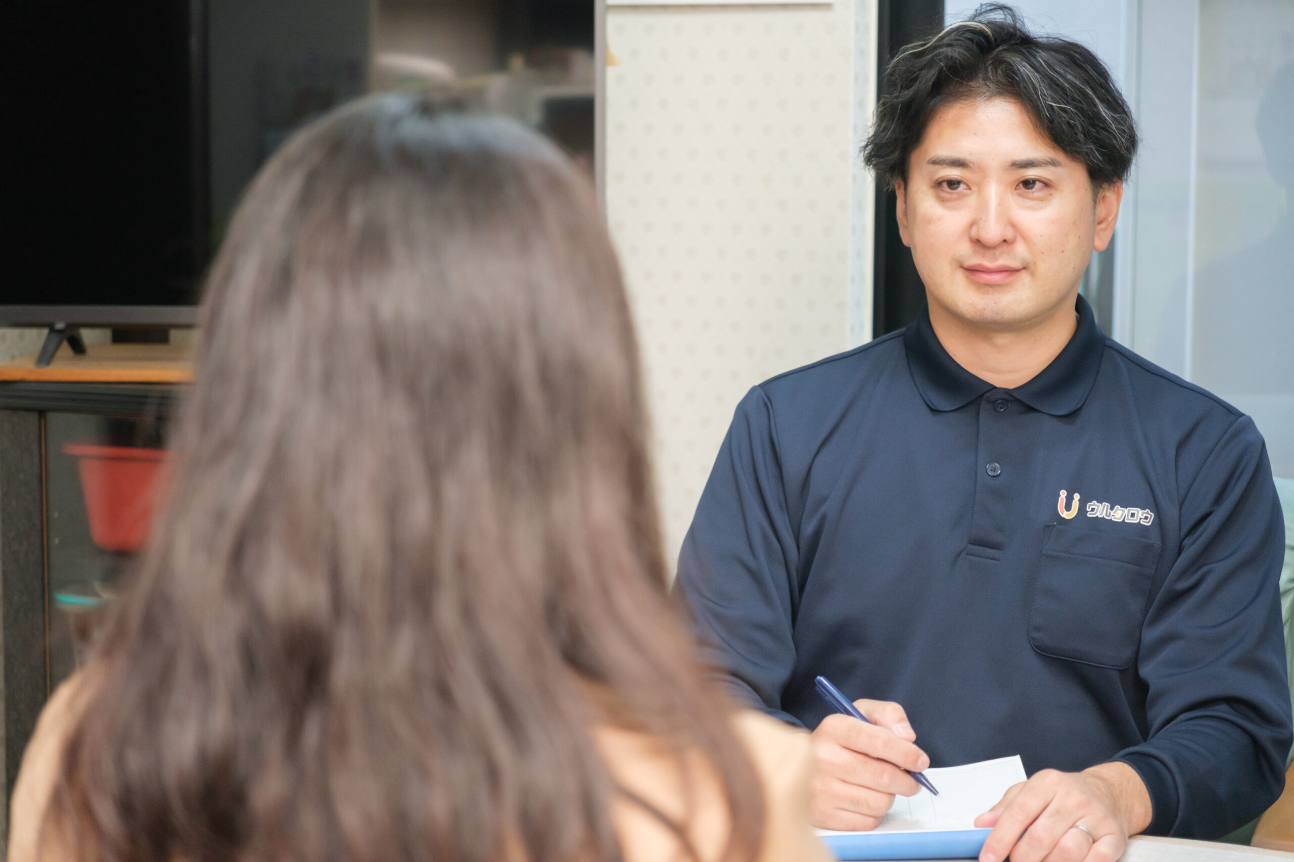 お客様の相談に親身に乗るオカタシのスタッフ